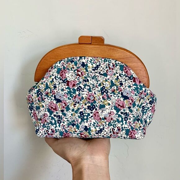 Handmade Genuine Leather Floral Printed Round Wooden Frame Clutch/CrossBody - Picture 4 of 16